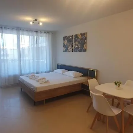 Central Beach Ravda Apartments 公寓