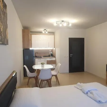 Central Beach Ravda Apartments 公寓 *