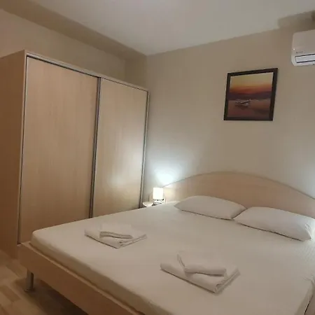 Central Beach Ravda Apartments 公寓