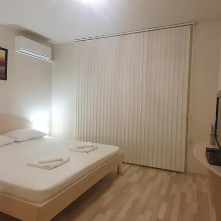 Central Beach Ravda Apartments 公寓