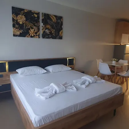 Central Beach Ravda Apartments 拉夫达